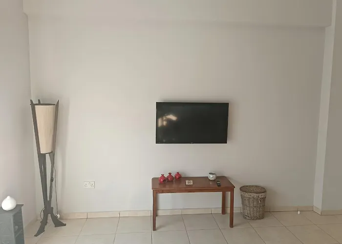 Fridas - Location In Famagusta Near Old Town *