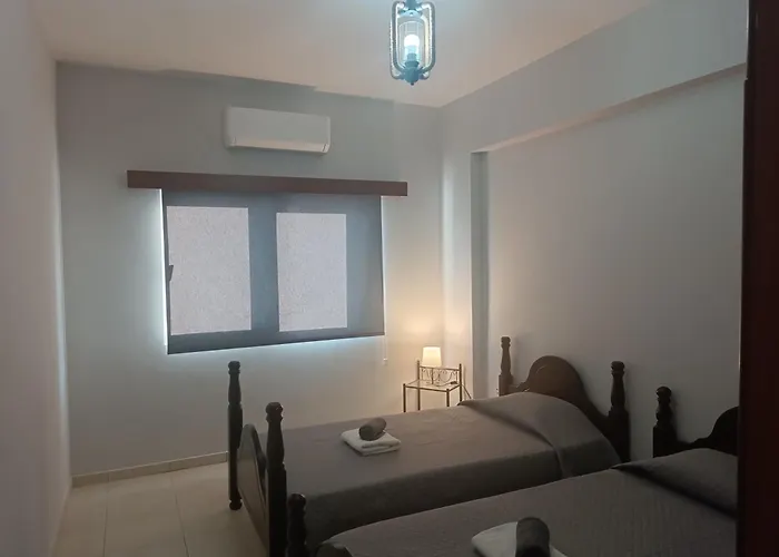 Fridas - Location In Famagusta Near Old Town *