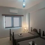 Fridas - Location In Famagusta Near Old Town *