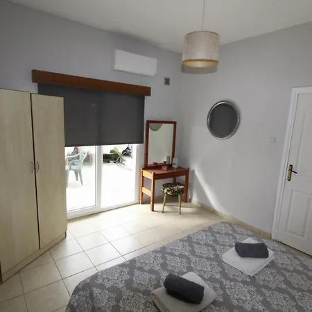 Fridas - Location In Famagusta Near Old Town Daire *