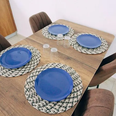 Fridas - Location In Famagusta Near Old Town *