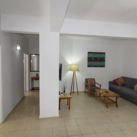 Fridas - Location In Famagusta Near Old Town Apartment