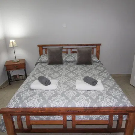 Fridas - Location In Famagusta Near Old Town *