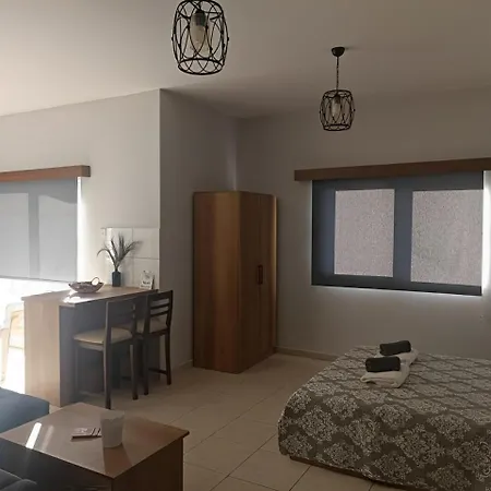 Fridas - Location In Famagusta Near Old Town Daire *