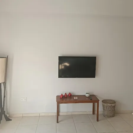 Fridas - Location In Famagusta Near Old Town *