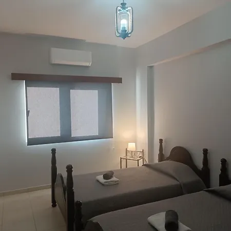 Fridas - Location In Famagusta Near Old Town *
