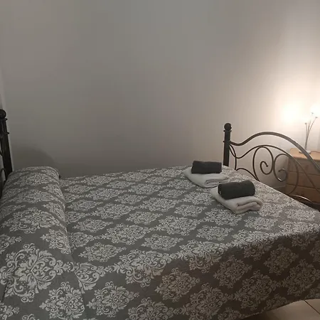 Fridas - Location In Famagusta Near Old Town *