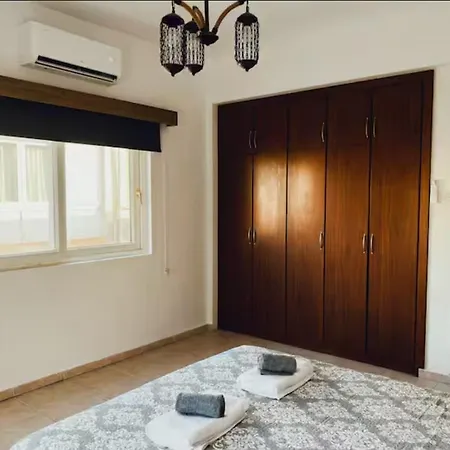 Fridas - Location In Famagusta Near Old Town