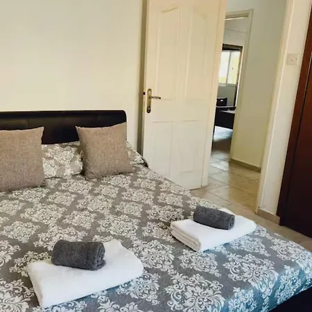 Fridas - Location In Famagusta Near Old Town Daire *