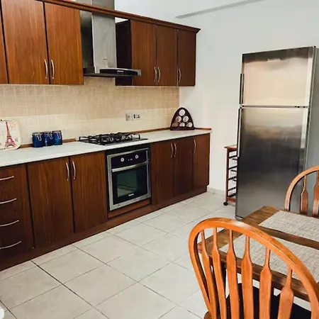 Daire Fridas - Location In Famagusta Near Old Town *