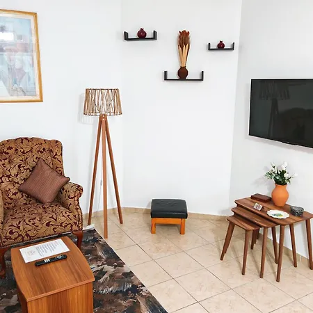 Fridas - Location In Famagusta Near Old Town