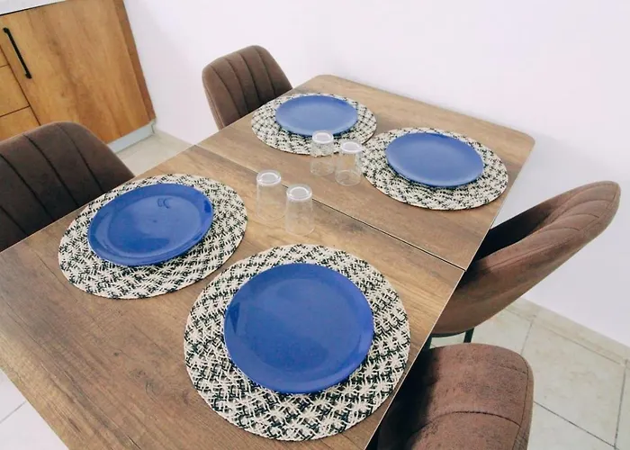 Fridas - Location In Famagusta Near Old Town *