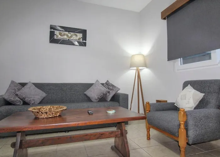 Fridas - Location In Famagusta Near Old Town 파마구스타