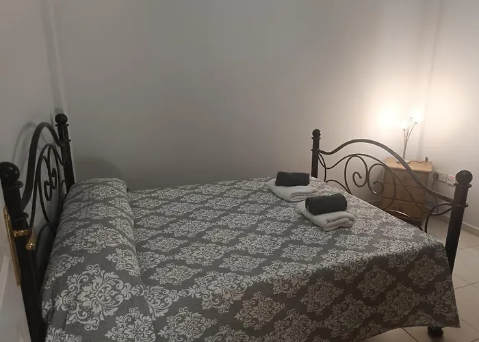 Fridas - Location In Famagusta Near Old Town *