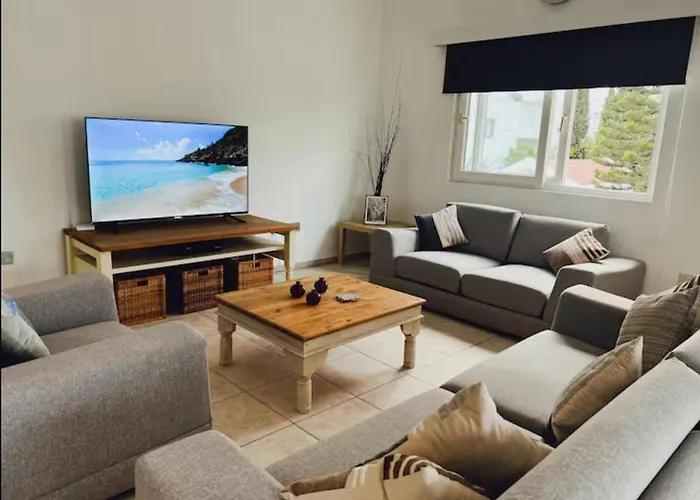 Fridas - Location In Famagusta Near Old Town 파마구스타