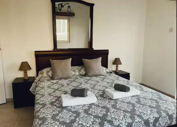 Fridas - Location In Famagusta Near Old Town