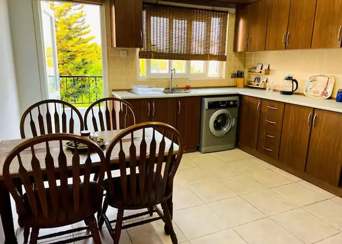 Fridas - Location In Famagusta Near Old Town *