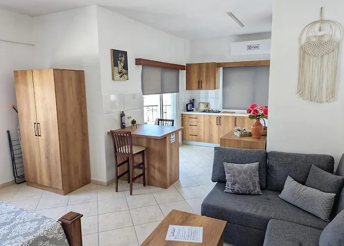 Fridas - Location In Famagusta Near Old Town 파마구스타